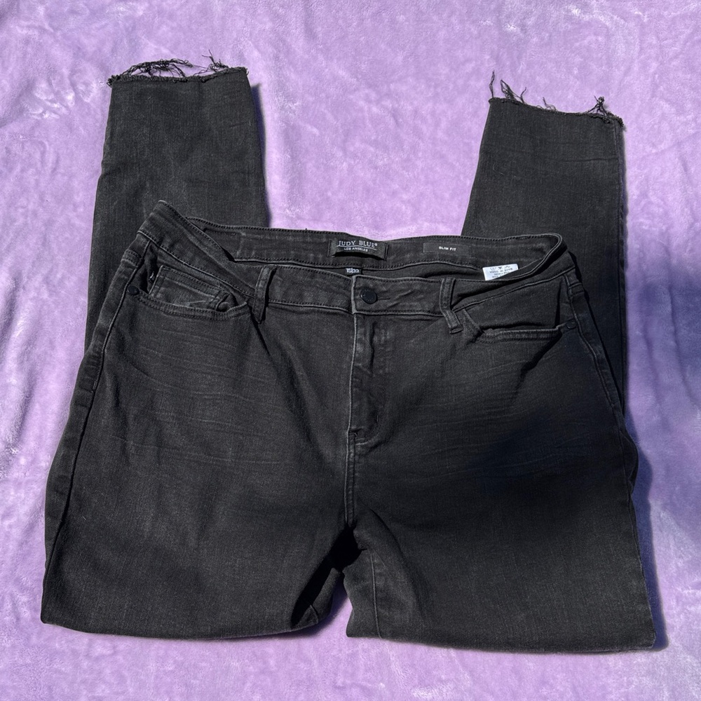 Judy Blue slim fit distressed Black Frayed Hem Cropped Jeans